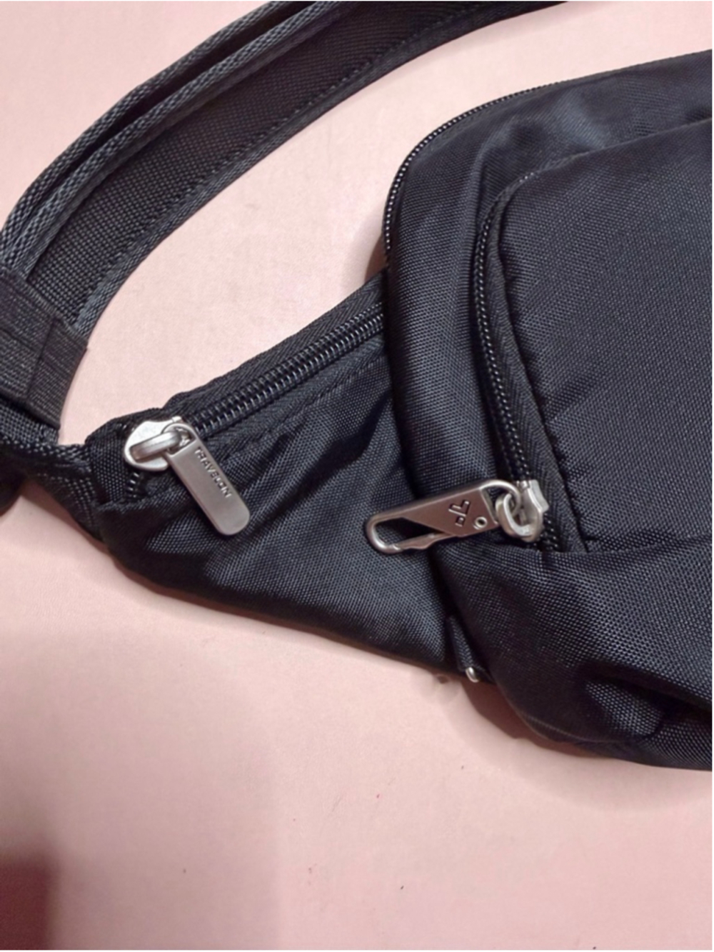Travelon Black Anti-Theft Travel Bag Like NEW - Picture 2 of 16